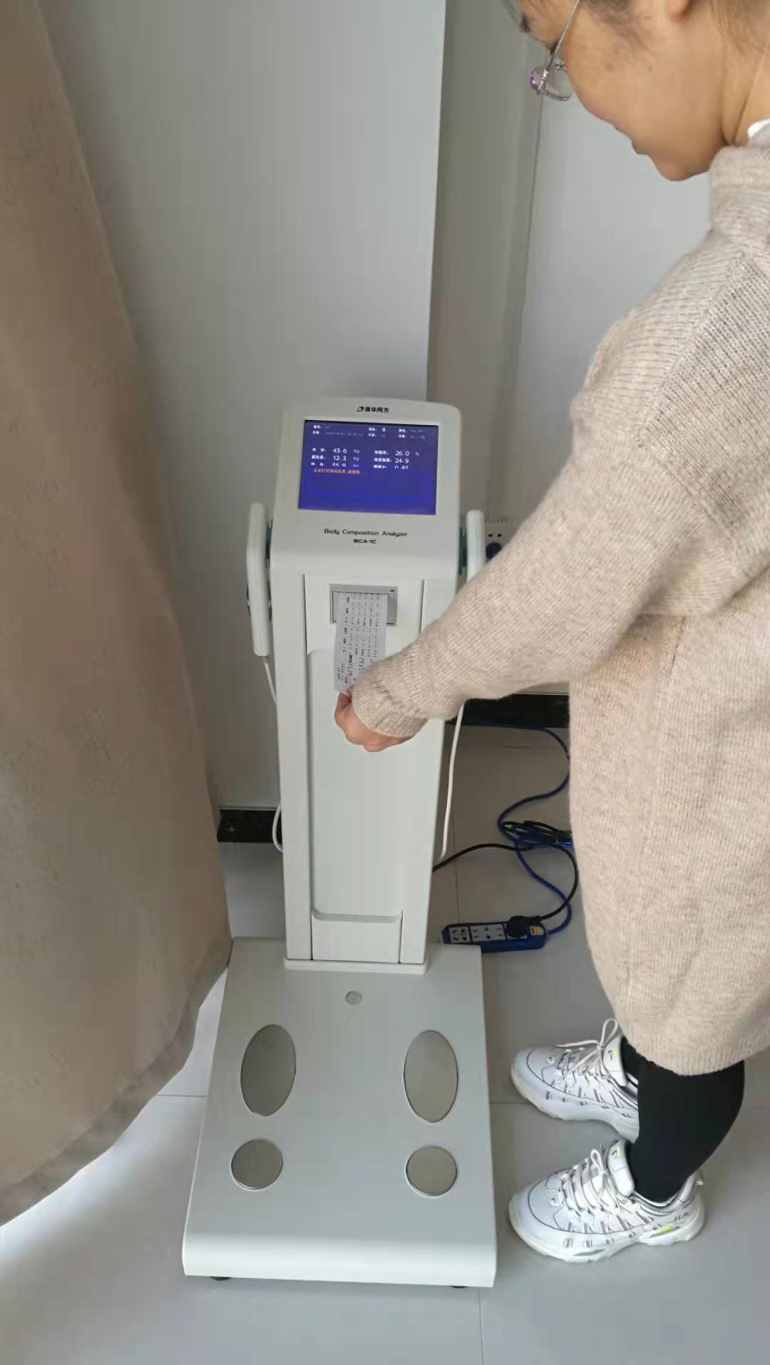 工程师走进陕西榆林易尔生医疗咨询开云真人app下载安卓版售后维护