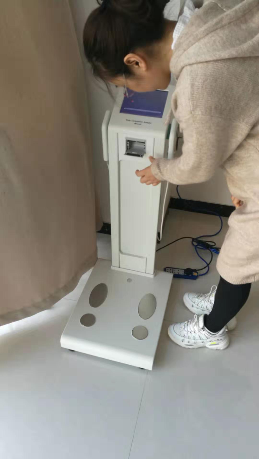 工程师走进陕西榆林易尔生医疗咨询开云真人app下载安卓版售后维护